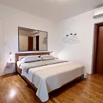 Tai - Spacious And Comfy With Private Terrace 3* Hvar Town