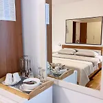 Tai - Spacious And Comfy With Private Terrace Pensjonat Hvar Town
