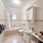 Tai - Spacious And Comfy With Private Terrace Hvar Town