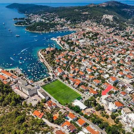 Pensjonat Tai - Spacious And Comfy With Private Terrace Hvar Town