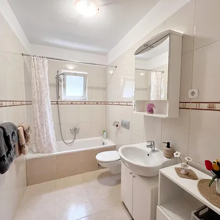 Tai - Spacious And Comfy With Private Terrace 赫瓦尔