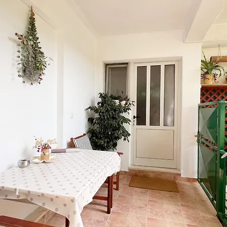Tai - Spacious And Comfy With Private Terrace Affittacamere *